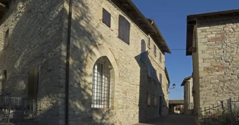 Casa con Arco Gotico